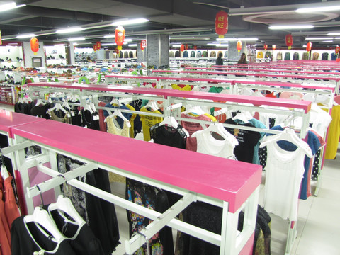 商场服装展示零售店 时尚与商业的融合艺术