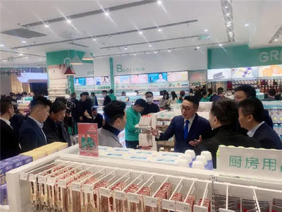 新零售添生力军 绿叶购全国200家门店同步开业 服装备受关注