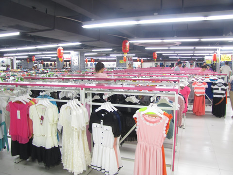 商场服装展示零售店 打造沉浸式购物体验的制胜之道